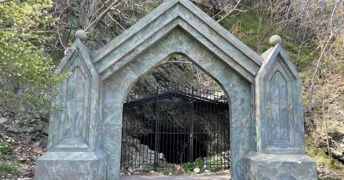 Sybil's Cave - almost skipped cave